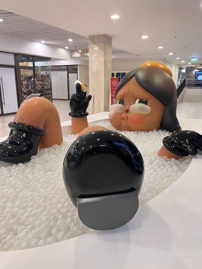 Esculturas de gran formato en centro comercial