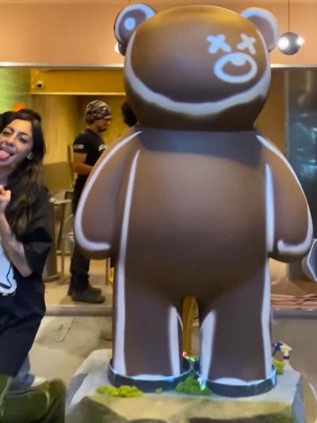 El oso terminado e iluminado